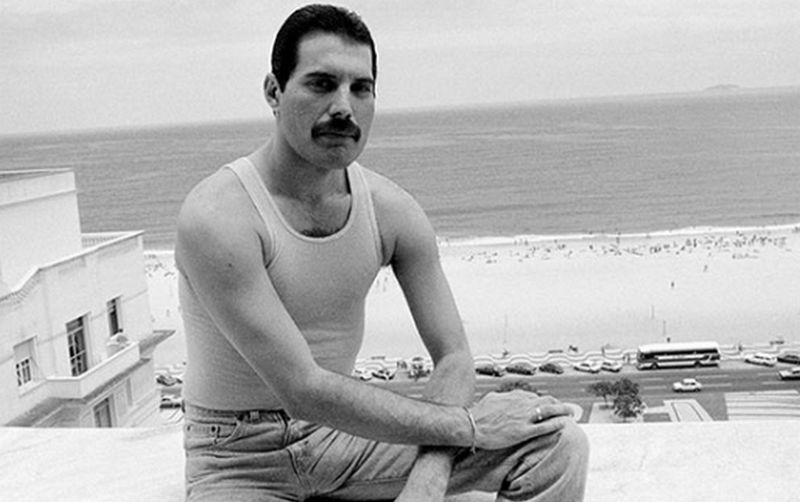 Freddie Mercury en otro contexto